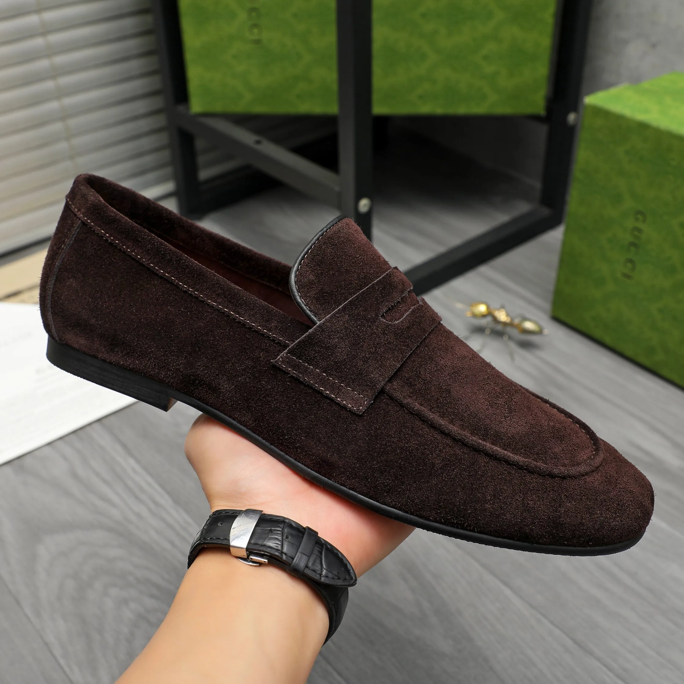 Men's shoes 💰p400 Product trademark: GUCCI "Gucci" business casual leather shoes Regular size: 38-46 (38.45.46 custom-made, non-returnable) Product materials: Selected suede cowhide upper, cowhide lining, original rubber outsole